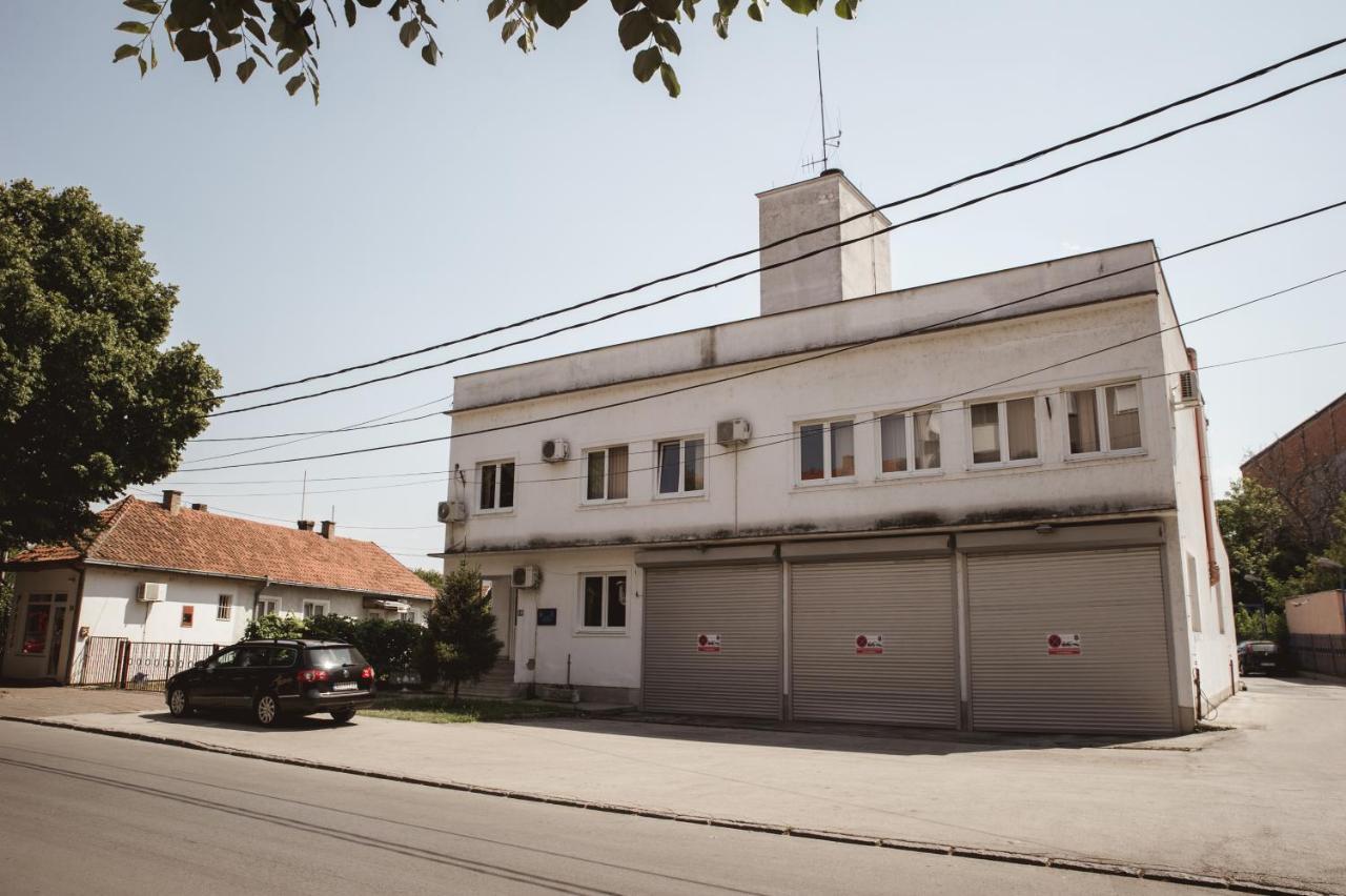 Studio5, Sa Parkingom, Centar Obrenovca Obrenovac  Kültér fotó